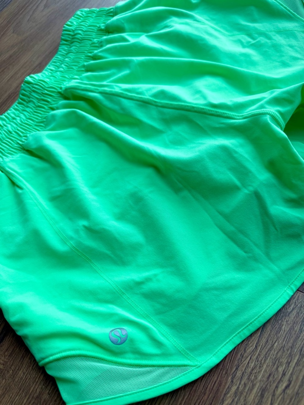 Lululemon Hotty Hot High-Rise Shorts 4” Pistachio Size 4 - Picture 4 of 6